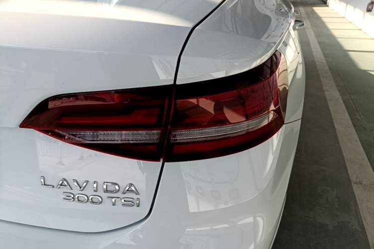 Used Volkswagen Lavida 2023 300TSI DSG Full-Comfort Edition Right Rear Taillight