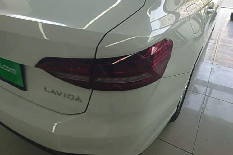 Used Volkswagen Lavida 2023 1.5L Automatic De Yi Edition Right Rear Taillight