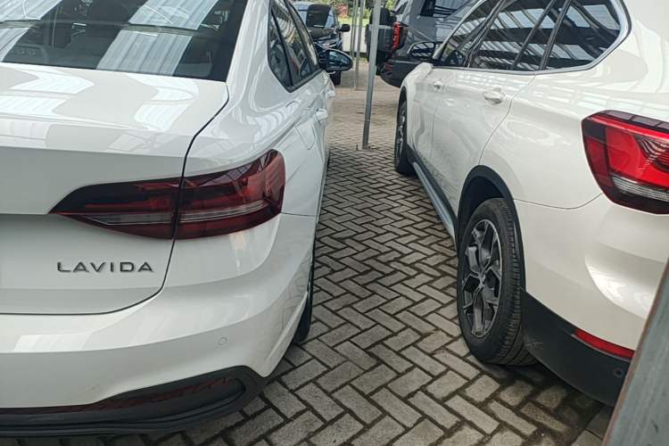 Used Volkswagen Lavida 2023 1.5L Automatic De Yi Edition Right Rear Taillight