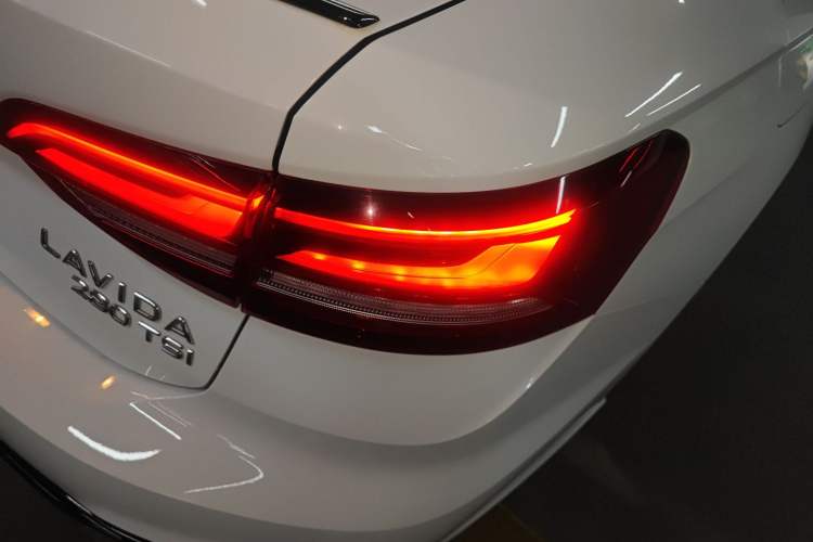 Used Volkswagen Lavida 2023 280TSI DSG Starry Sky Deluxe Edition Right Rear Taillight