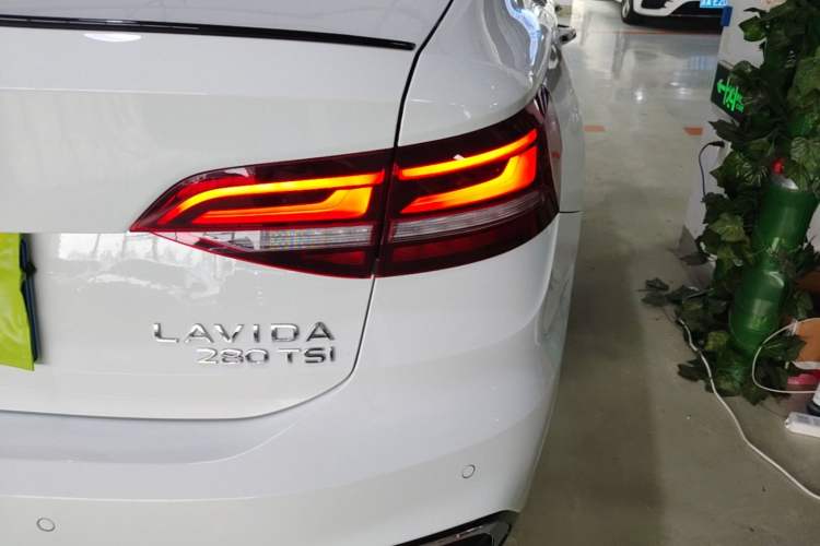Used Volkswagen Lavida 2023 280TSI DSG Starry Sky Deluxe Edition Right Rear Taillight