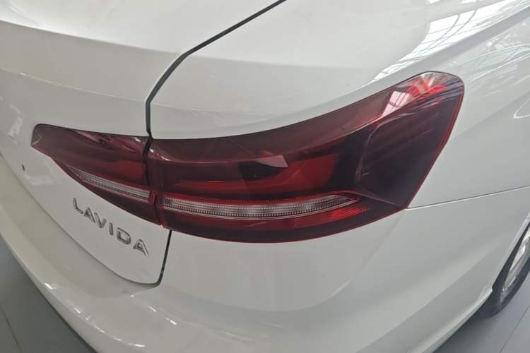 Used Volkswagen Lavida 2023 1.5L Automatic De Yi Edition Right Rear Taillight
