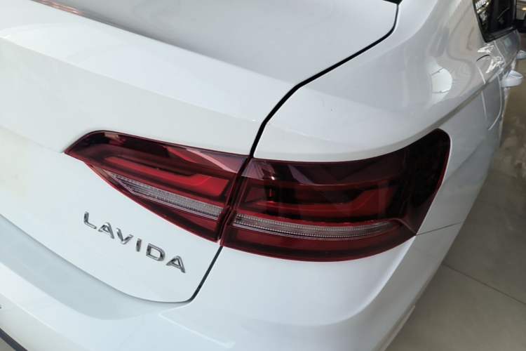 Used Volkswagen Lavida 2023 1.5L Automatic De Yi Edition Right Rear Taillight