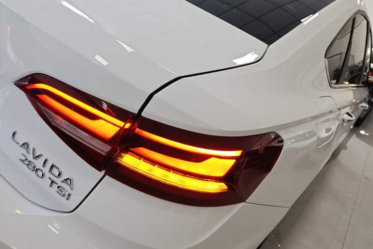 Used Volkswagen Lavida 2023 280TSI DSG Full-Comfort Edition Right Rear Taillight