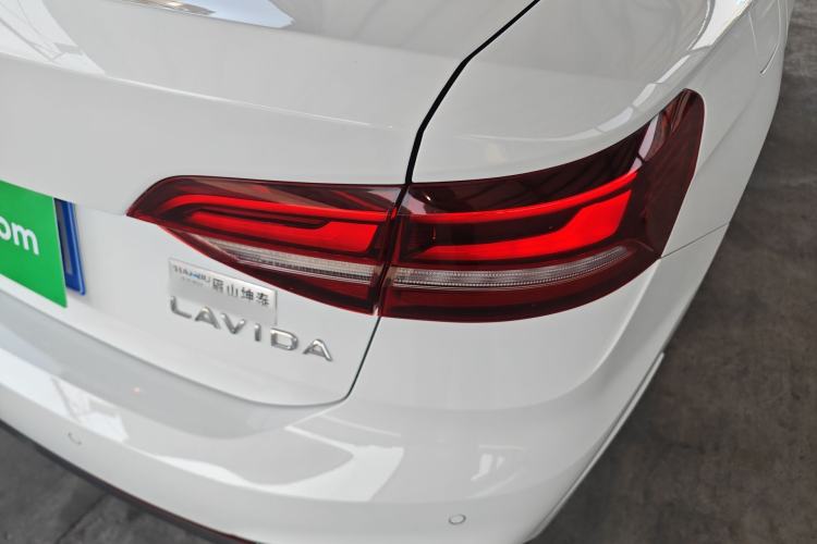 Used Volkswagen Lavida 2023 1.5L Automatic Full-Comfort Edition Right Rear Taillight