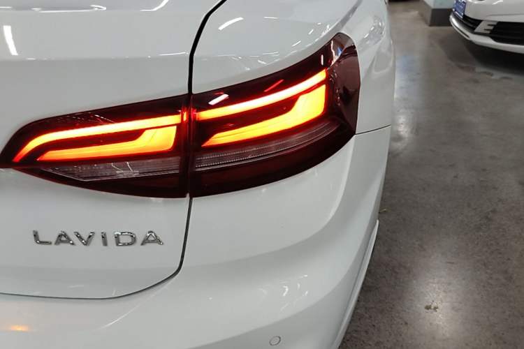 Used Volkswagen Lavida 2023 1.5L Automatic De Yi Edition Right Rear Taillight