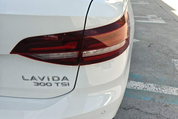 Used Volkswagen Lavida 2023 300TSI DSG Full-Comfort Edition Right Rear Taillight