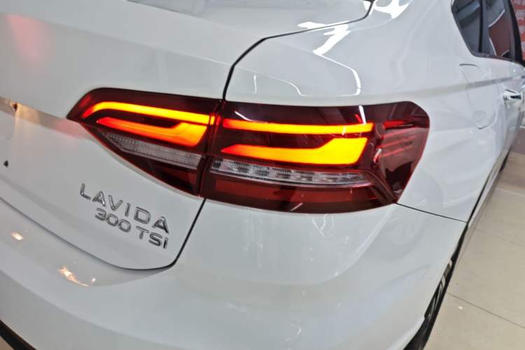 Used Volkswagen Lavida 2023 300TSI DSG Full-Comfort Edition Right Rear Taillight