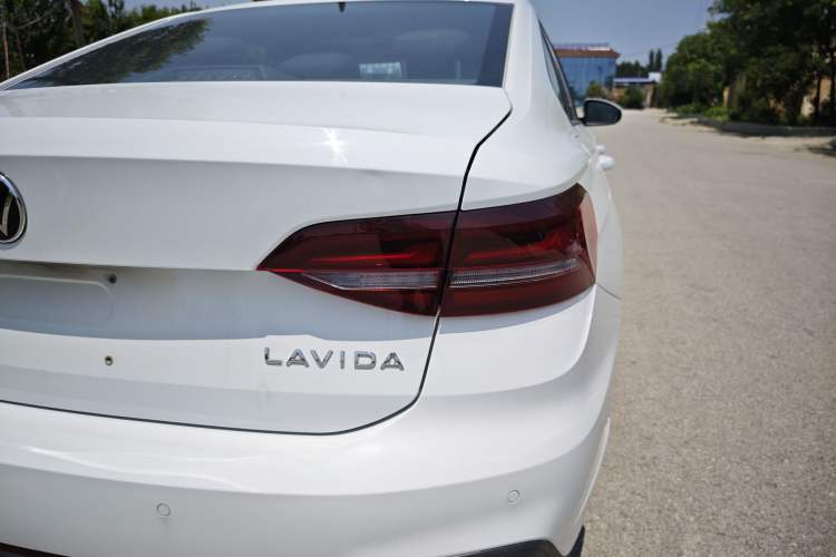 Used Volkswagen Lavida 2023 1.5L Automatic De Yi Edition Right Rear Taillight