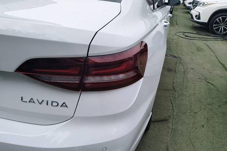 Used Volkswagen Lavida 2023 1.5L Automatic Starry Sky 5 Million Edition Right Rear Taillight