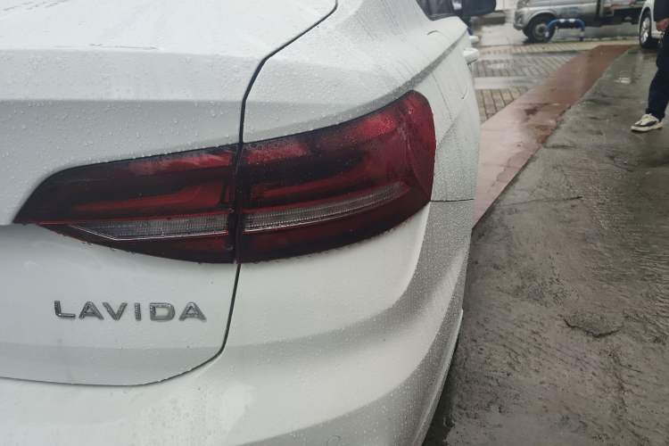 Used Volkswagen Lavida 2023 1.5L Automatic De Yi Edition Right Rear Taillight