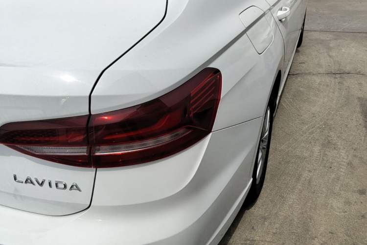 Used Volkswagen Lavida 2023 1.5L Automatic De Yi Edition Right Rear Taillight