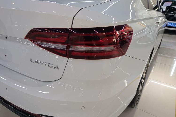 Used Volkswagen Lavida 2023 1.5L Automatic Starry Sky 5 Million Edition Right Rear Taillight