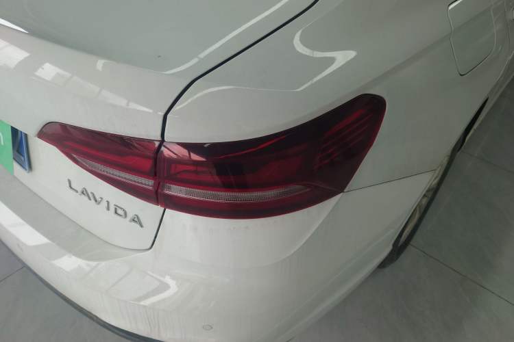 Used Volkswagen Lavida 2023 1.5L Automatic De Yi Edition Right Rear Taillight