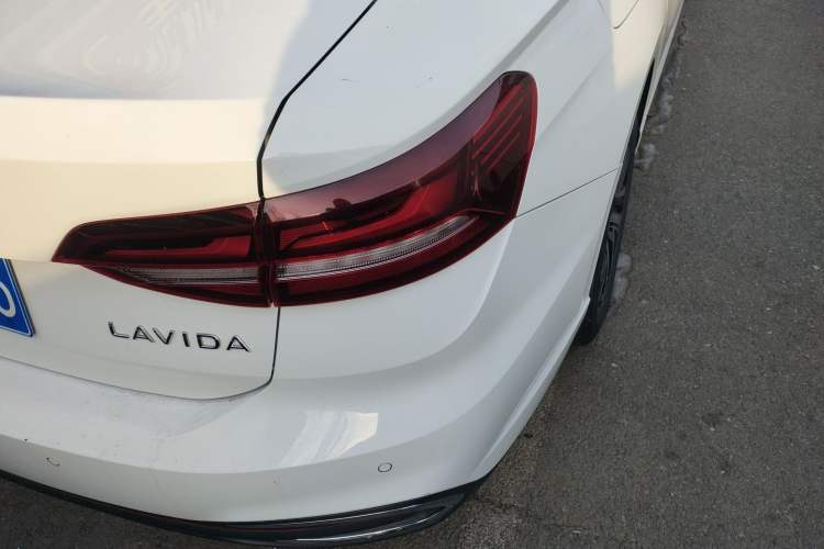 Used Volkswagen Lavida 2023 1.5L Automatic Full-Comfort Edition Right Rear Taillight
