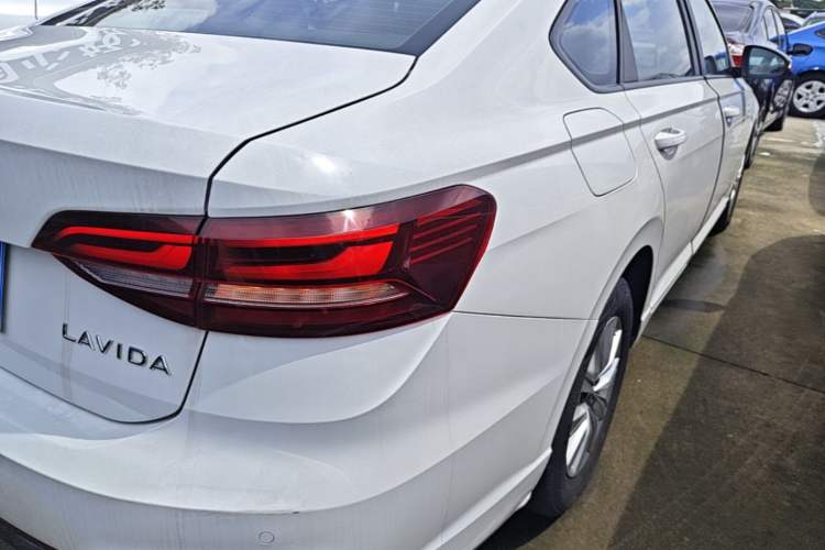 Used Volkswagen Lavida 2023 1.5L Automatic De Yi Edition Right Rear Taillight
