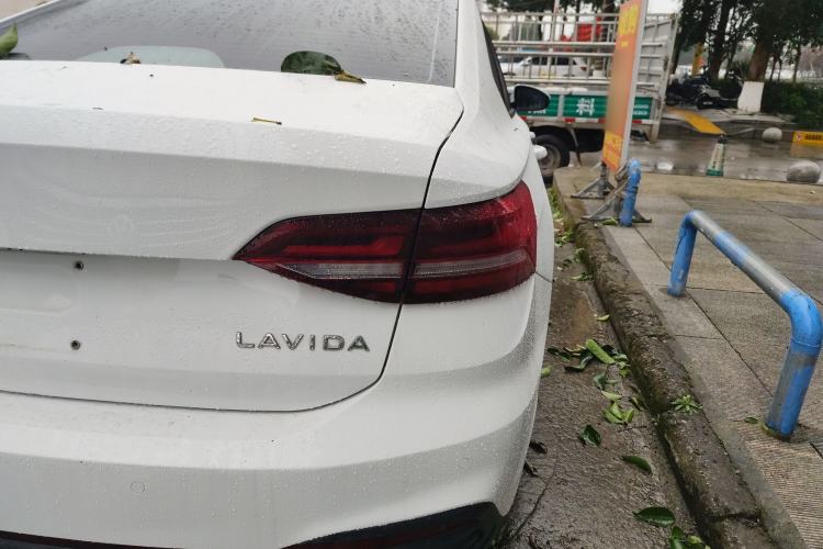 Used Volkswagen Lavida 2023 1.5L Automatic De Yi Edition Right Rear Taillight