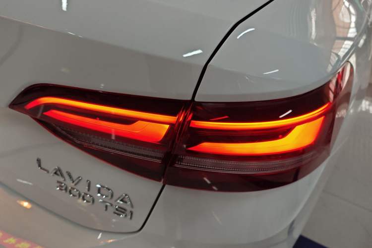 Used Volkswagen Lavida 2023 300TSI DSG Full-Comfort Edition Right Rear Taillight