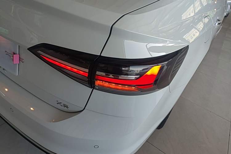 Used Volkswagen Lavida 2023 New Sharp 1.5L Automatic New Wish Edition Right Rear Taillight