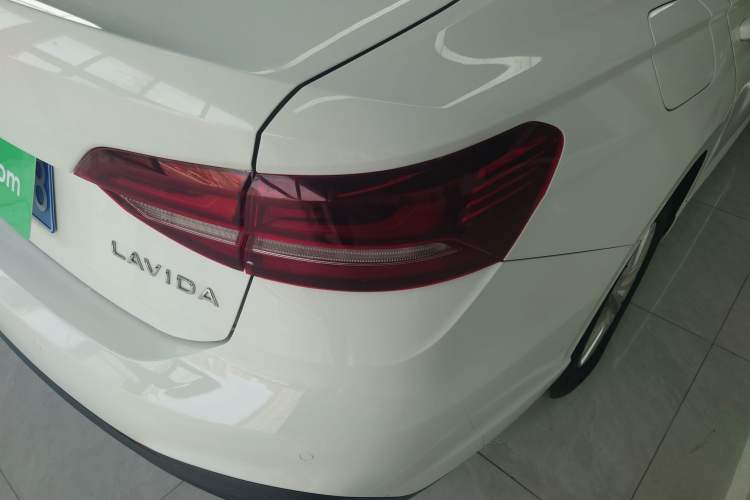 Used Volkswagen Lavida 2023 1.5L Automatic De Yi Edition Right Rear Taillight