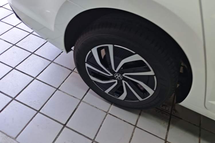 Used Volkswagen Lavida 2023 New Sharp 1.5L Automatic New Wish Edition Right Rear Wheel Hub