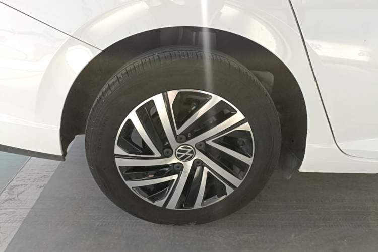 Used Volkswagen Lavida 2023 300TSI DSG Full-Comfort Edition Right Rear Wheel Hub