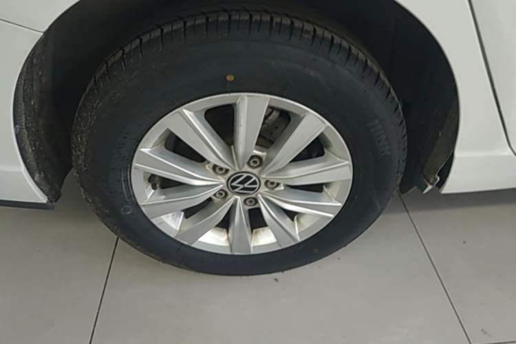 Used Volkswagen Lavida 2023 1.5L Automatic De Yi Edition Right Rear Wheel Hub