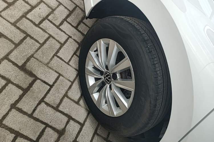Used Volkswagen Lavida 2023 1.5L Automatic De Yi Edition Right Rear Wheel Hub