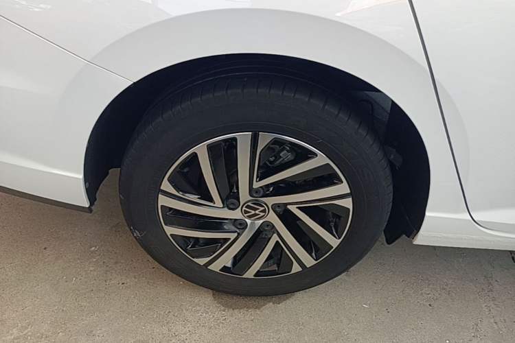 Used Volkswagen Lavida 2023 Revised Version 1.5L Automatic Starry Sky Edition – 5 Million Units Right Rear Wheel Hub
