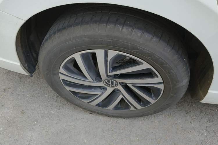 Used Volkswagen Lavida 2023 280TSI DSG Starry Sky Deluxe Edition Right Rear Wheel Hub