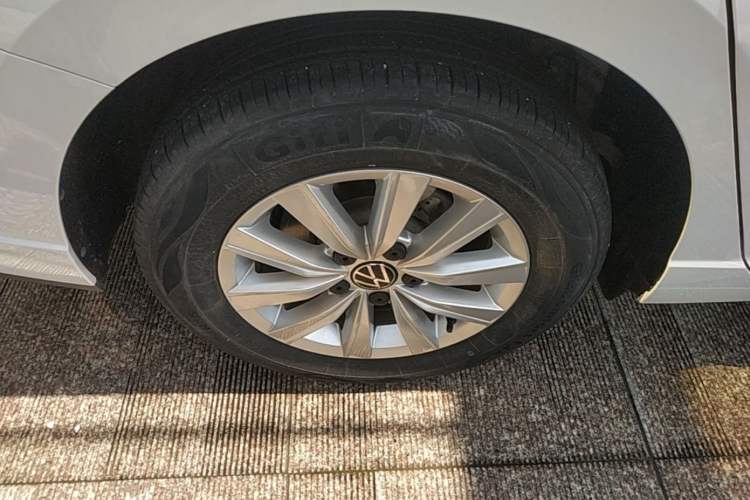Used Volkswagen Lavida 2023 Revised 1.5L Automatic DeYi Edition Right Rear Wheel Hub