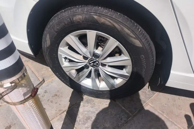 Used Volkswagen Lavida 2023 Revised 1.5L Automatic DeYi Edition Right Rear Wheel Hub