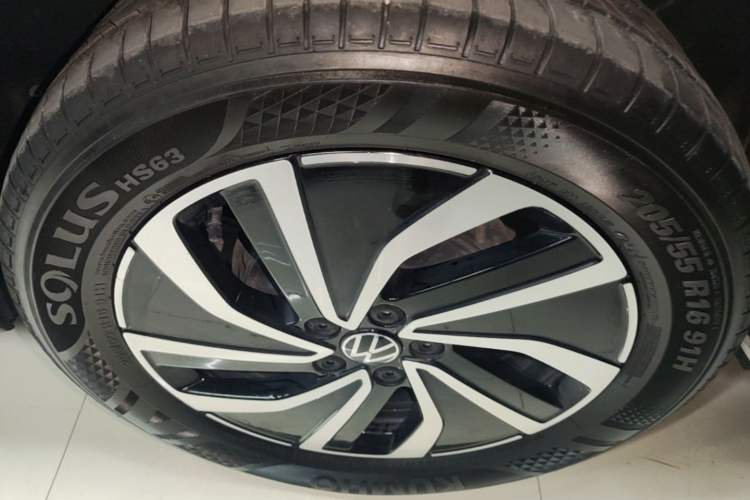 Used Volkswagen Lavida 2023 New Rui 1.5L Automatic New Yi Edition Right Rear Wheel Hub