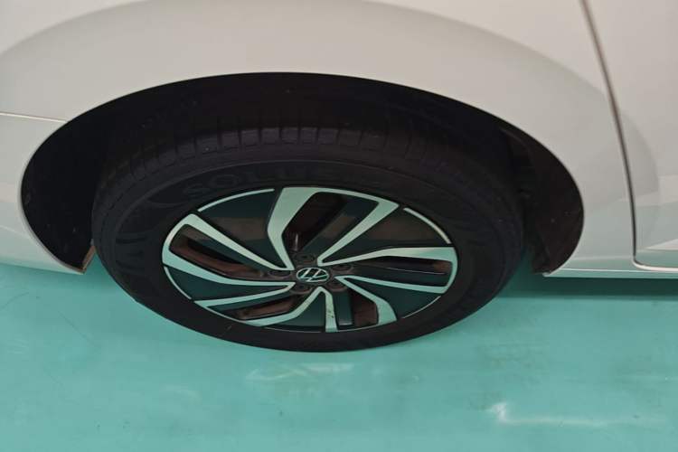 Used Volkswagen Lavida 2023 New Sharp 1.5L Automatic New Wish Edition Right Rear Wheel Hub