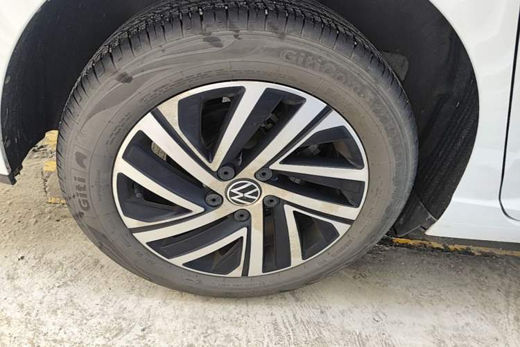 Used Volkswagen Lavida 2023 Revised Version 1.5L Automatic Starry Sky Edition – 5 Million Units Right Rear Wheel Hub