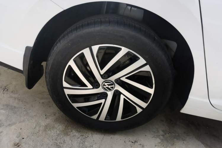 Used Volkswagen Lavida 2023 1.5L Automatic Starry Sky 5 Million Edition Right Rear Wheel Hub