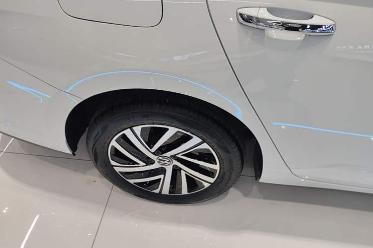 Used Volkswagen Lavida 2023 1.5L Automatic 5 Million Edition Right Rear Wheel Hub