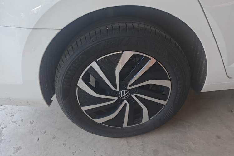 Used Volkswagen Lavida 2023 New Sharp 1.5L Automatic New Wish Edition Right Rear Wheel Hub
