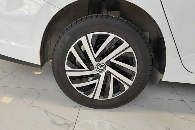Used Volkswagen Lavida 2023 1.5L Automatic 5 Million Edition Right Rear Wheel Hub