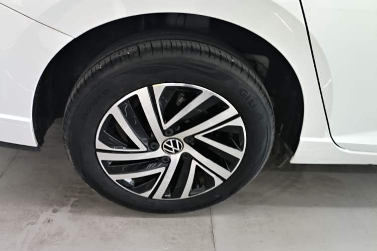 Used Volkswagen Lavida 2023 1.5L Automatic 5 Million Edition Right Rear Wheel Hub
