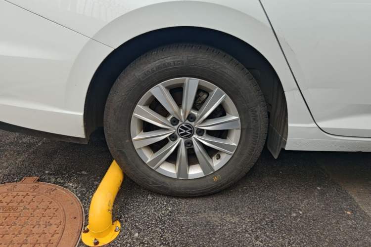 Used Volkswagen Lavida 2023 Revised 1.5L Automatic DeYi Edition Right Rear Wheel Hub