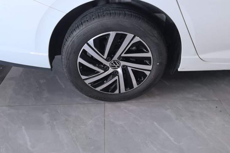 Used Volkswagen Lavida 2023 300TSI DSG Full-Comfort Edition Right Rear Wheel Hub