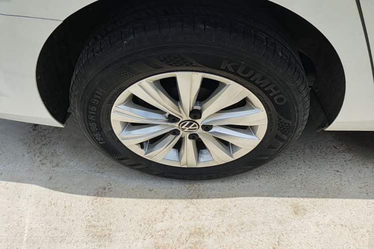 Used Volkswagen Lavida 2023 New Rui 1.5L Automatic New Yi Edition Right Rear Wheel Hub