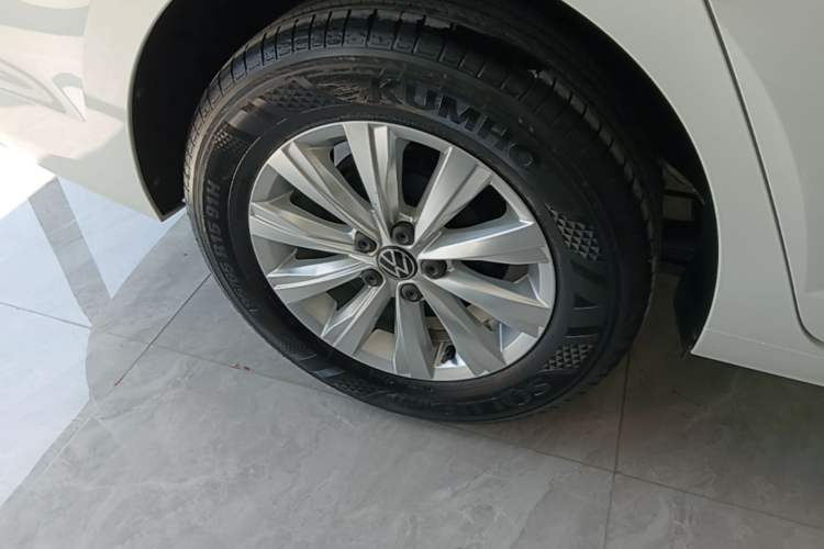 Used Volkswagen Lavida 2023 New Rui 1.5L Automatic New Yi Edition Right Rear Wheel Hub
