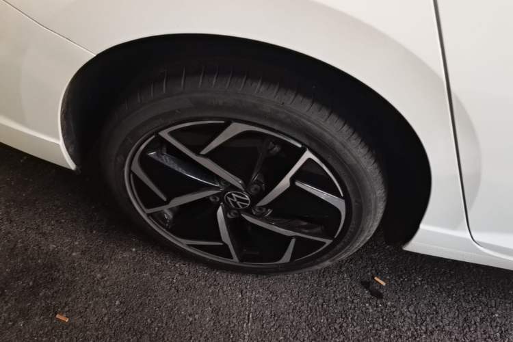 Used Volkswagen Lavida 2023 300TSI DSG Starry Full-Comfort Edition Right Rear Wheel Hub