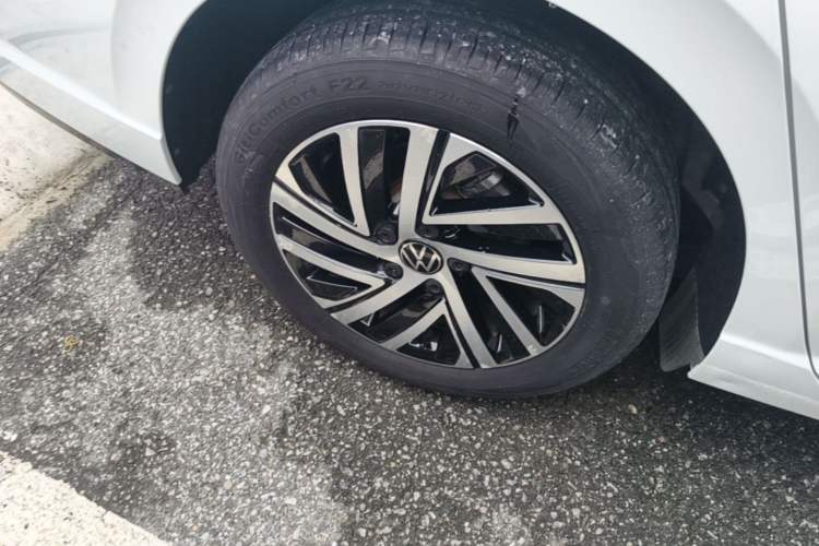 Used Volkswagen Lavida 2023 280TSI DSG Starry Sky Deluxe Edition Right Rear Wheel Hub