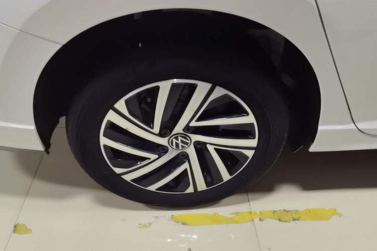 Used Volkswagen Lavida 2023 1.5L Automatic 5 Million Edition Right Rear Wheel Hub