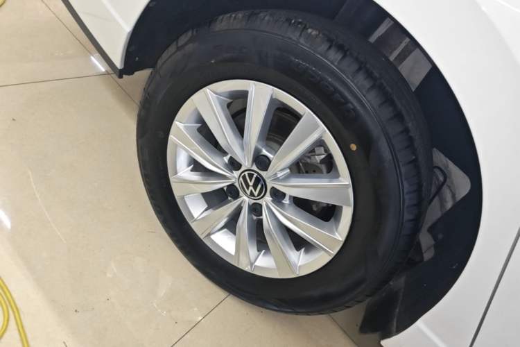 Used Volkswagen Lavida 2023 Revised 1.5L Automatic DeYi Edition Right Rear Wheel Hub