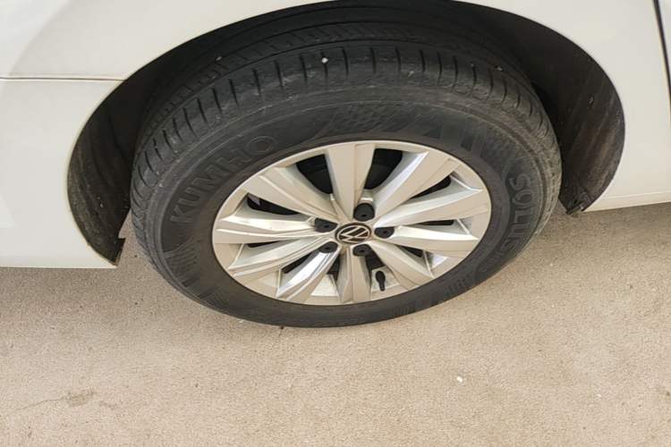 Used Volkswagen Lavida 2023 New Rui 1.5L Automatic New Yi Edition Right Rear Wheel Hub