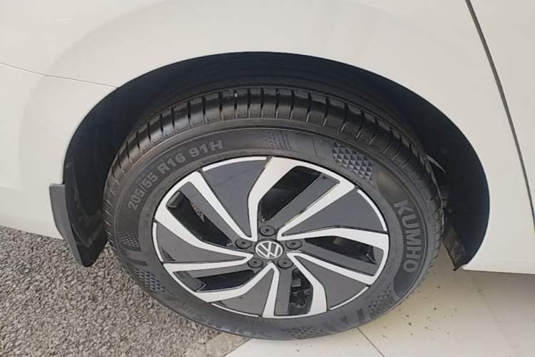 Used Volkswagen Lavida 2023 New Sharp 1.5L Automatic New Wish Edition Right Rear Wheel Hub